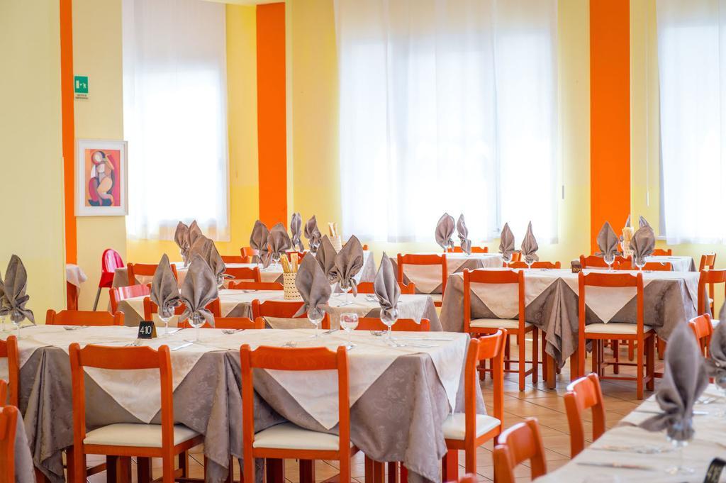 Hotel Levante Sul Mare Lido Di Savio Bagian luar foto