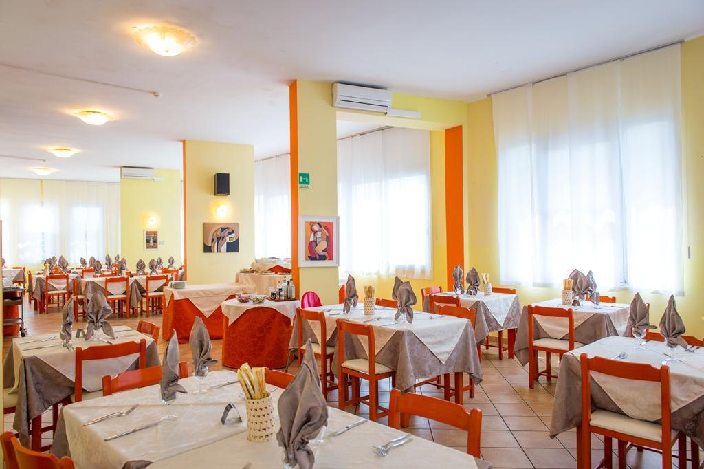 Hotel Levante Sul Mare Lido Di Savio Bagian luar foto